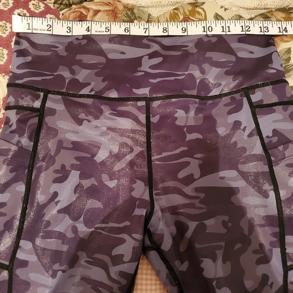 VYIA Active Camo Capri Leggings – Size 8-10 - Picture 8 of 11